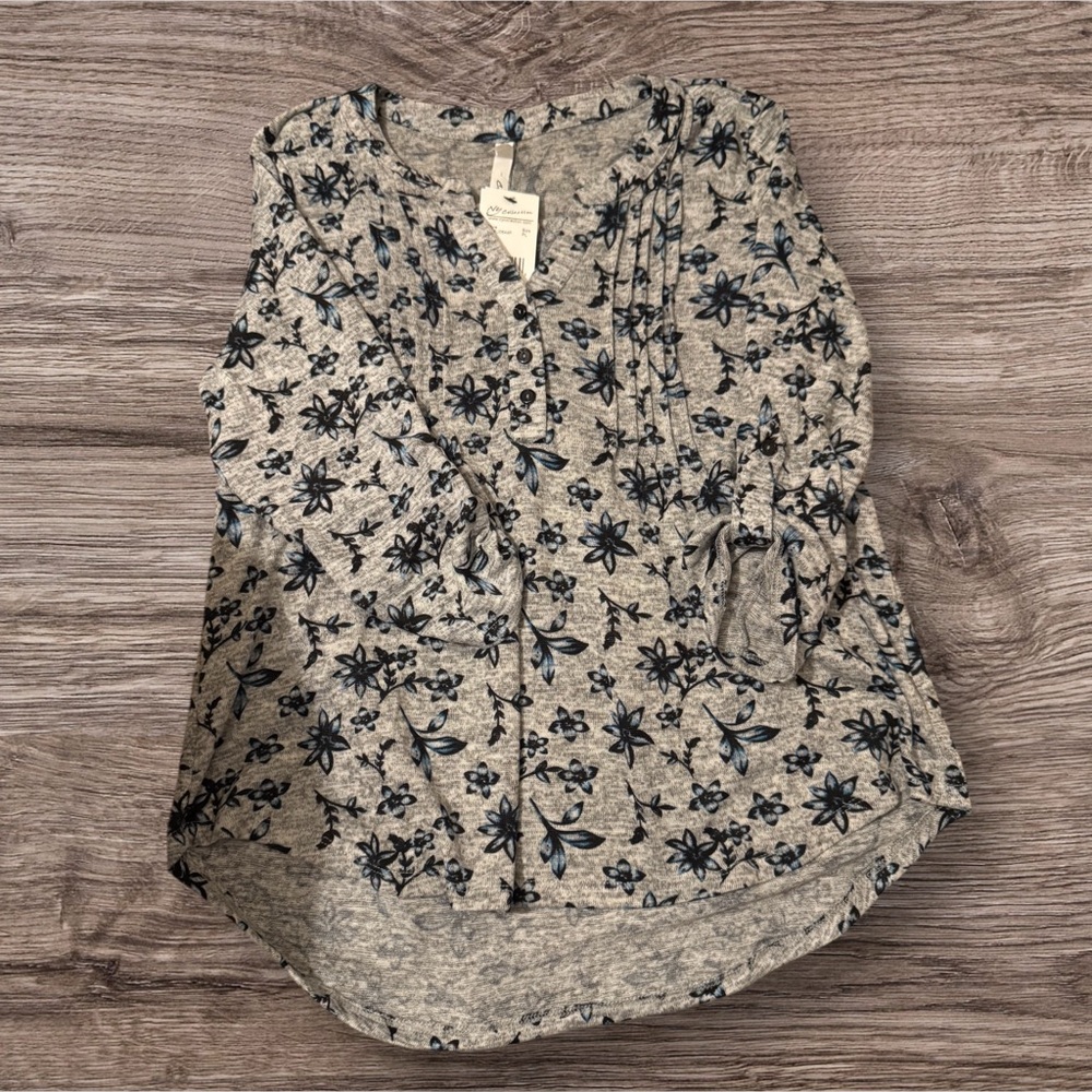 NY Collection Gray Floral Top NWT